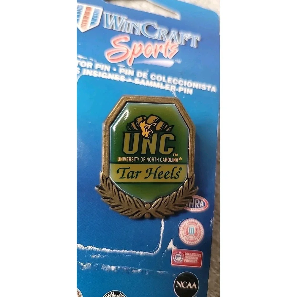 Univ of North Carolina Tar Heels‎ VTG Pins Laces Key Chain Memorabilia WinCraft